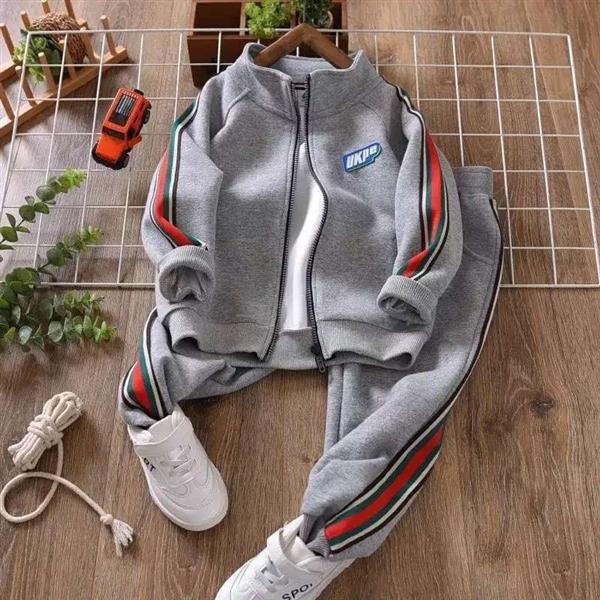 ست سویشرت و شلوار فشن اسپرت طرح UKPE رنگ طوسی کد 21505