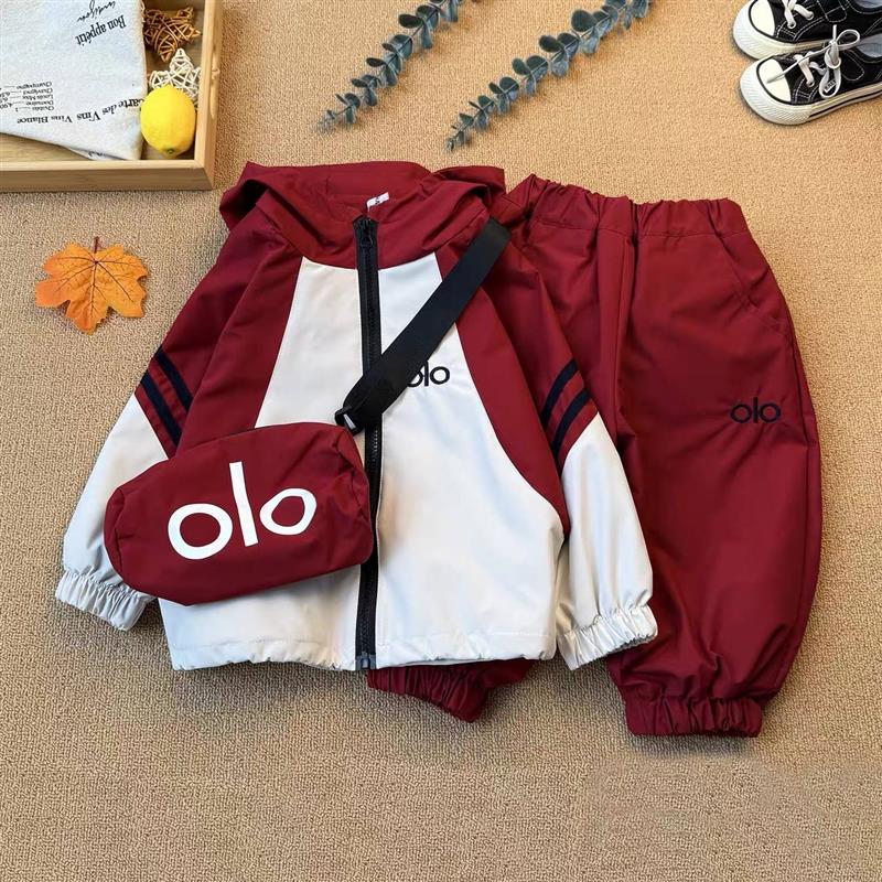 ست سویشرت و شلوار ضداب طرح ola رنگ طوسی و زرشکی کد 21632