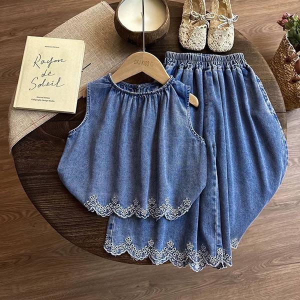 ست تاپ و شلوار جین عروسکی پایین نوار گلدوزی رنگ ابی کد 21691