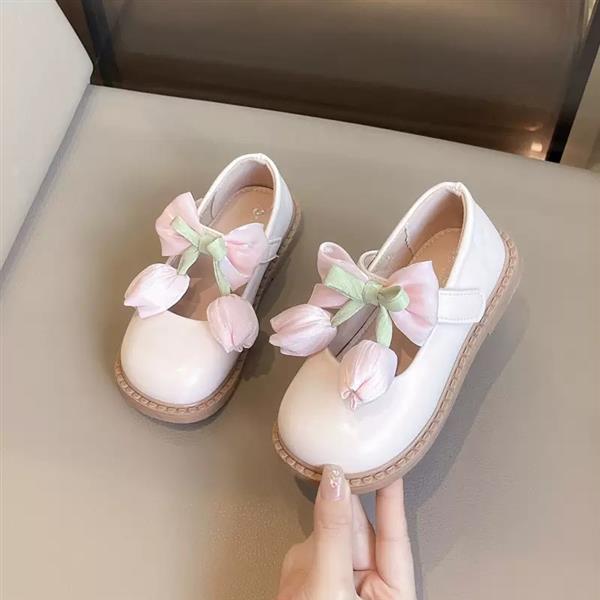 کفش عروسکی چرم کرم با گل لاله برجسته صورتی کد 21720