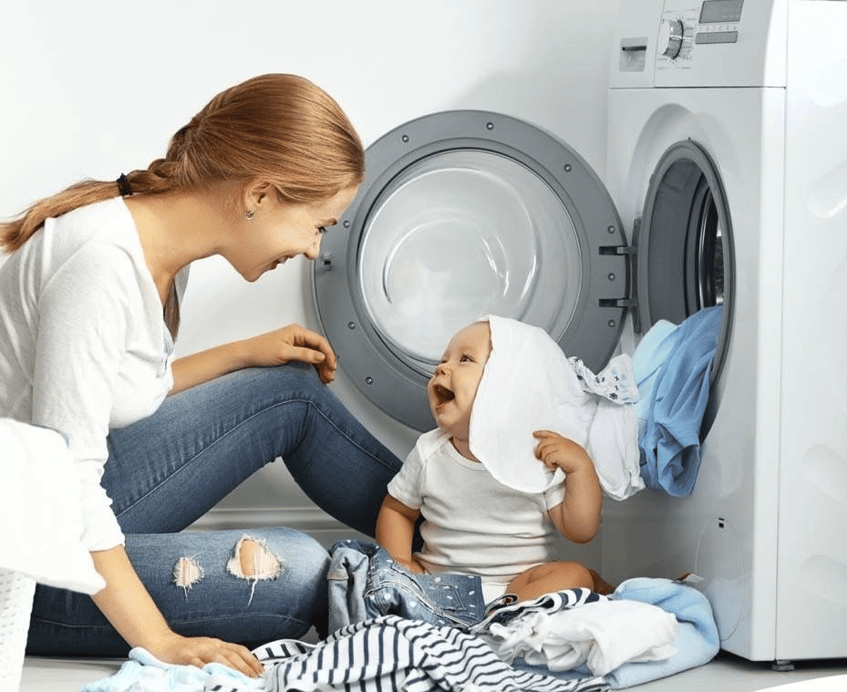 چطور از لباس کودک نگهداری کنیم تا عمر آن بیشتر شود؟ | ترفندهای شستشو، انبارداری و بازیافت لباس