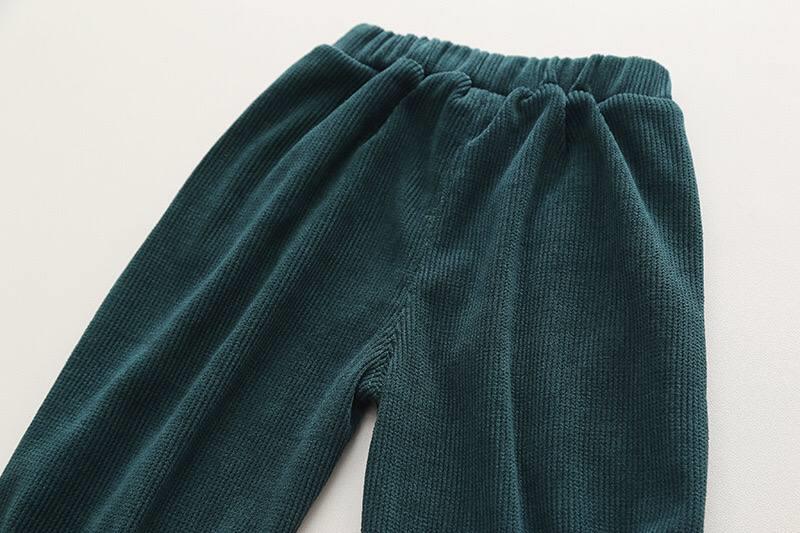 ست سه تیکه شومیز کرم با دایناسور سبز  و بلوز سفید و شلوار کبریتی سبز کد 14134