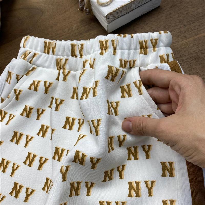 ست دورس و شلوار فشن سفید و کرم طرح NY کد 15407