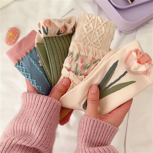 جوراب ساق بلند طرح گل سایز 7 تا 15 سال کد 15524