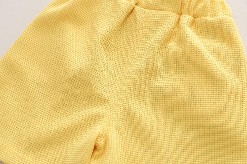 ست تیشرت سفید خرس کلاه برجسته و شلوارک زرد سوزنی کد 15976
