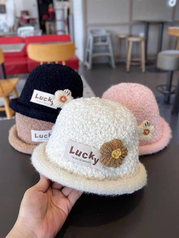 کلاه پشمی تک گل برجسته طرح طرح Lucky کد 18815