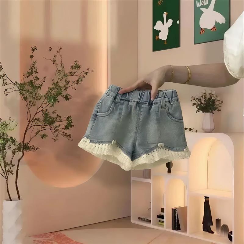ست سه تیکه تاپ سوزنی شیری و نیم تنه سفید و شلوارک جین ریش ریش کد 19586