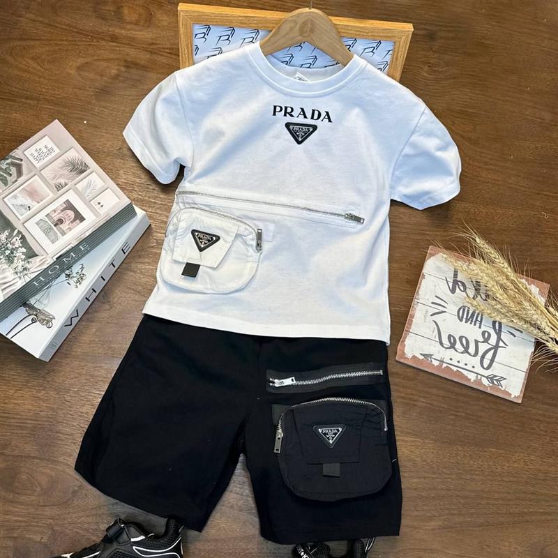 ست تیشرت سفید وسط زیپ و شلوارک مشکی اسلش طرح PRADA کد 19797