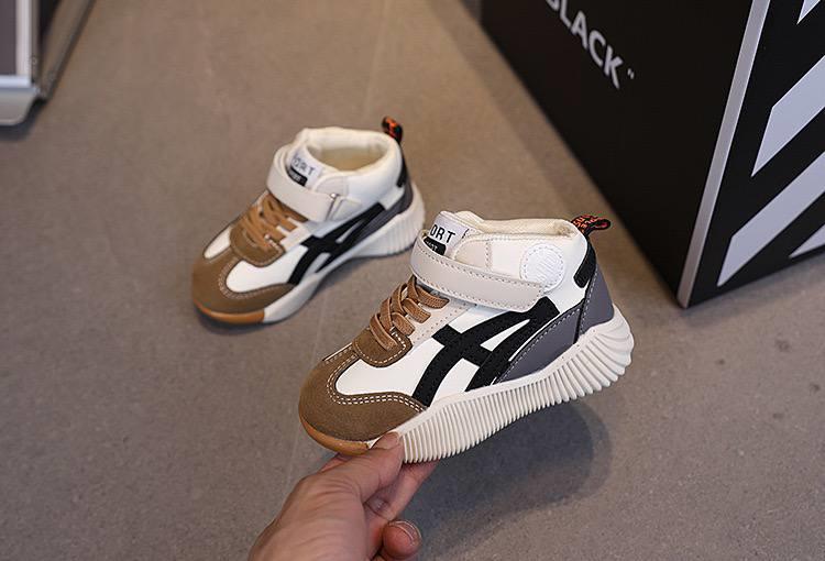 کتونی لژ صدفی بغل موج رنگ سفید  و نسکافه ای  کد 20314