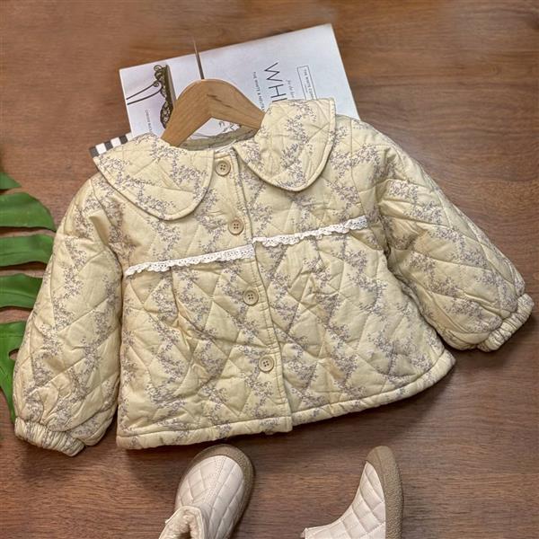 کاپشن عروسکی ضداب گلدار یقه به به رنگ کرم کد 20379