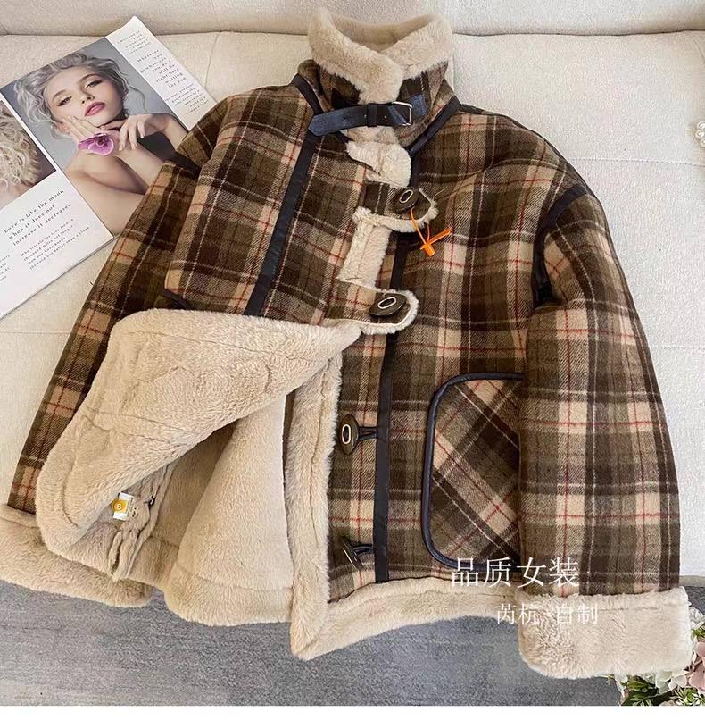 کاپشن بوفالو چهارخونه قهوه ای داخل خز شیری کد 20392