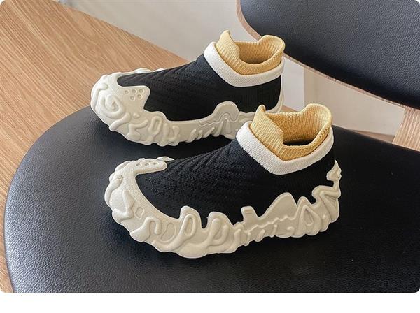 کتونی کشی Fashion لژ خرچنگی Sport  رنگ مشکی با لژ شیری کد 20560
