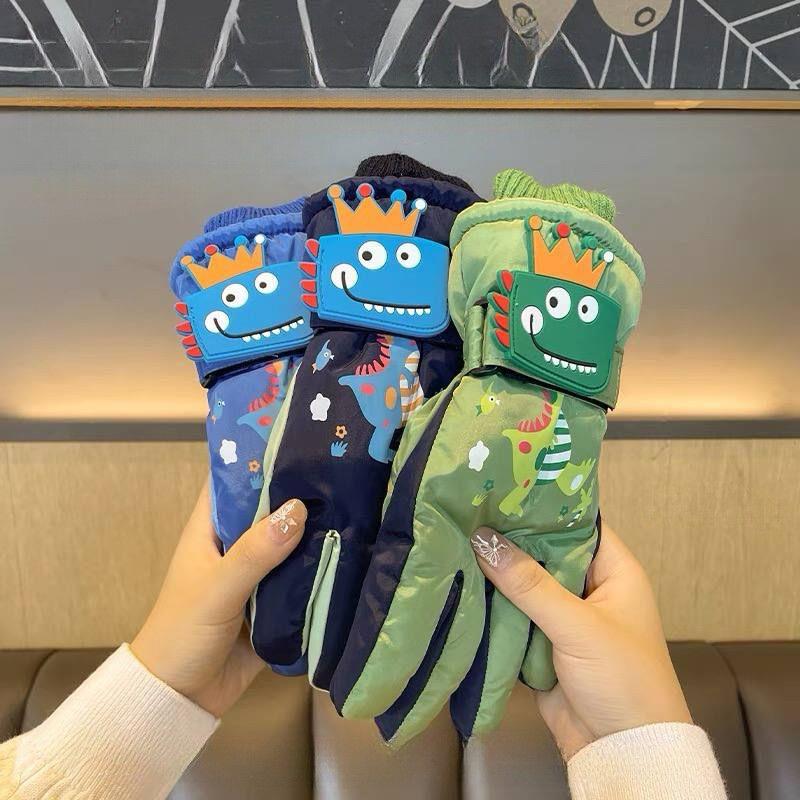 دستکش ضداب داخل خز طرح دایناسور تاجدار کد 20773