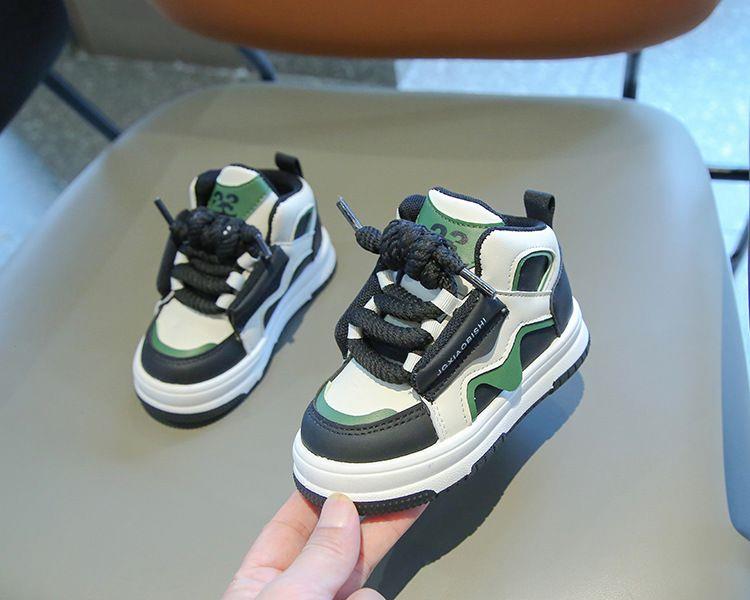 کتونی فشن بندی طرح JGXIAOBISHI رنگبندی مشکی و شیری و سبز کد 20845