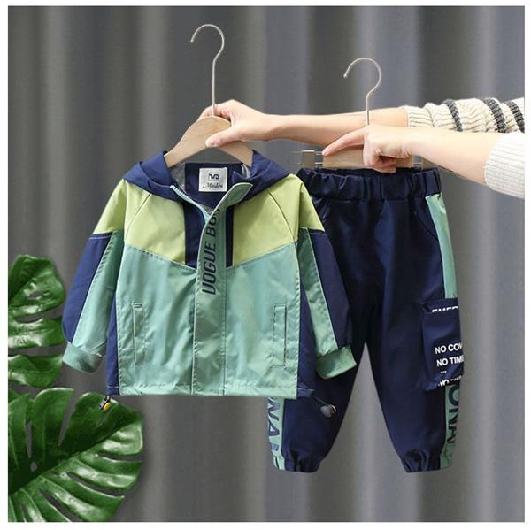 ست بارونی کلاهدار و شلوار گت ذار ضداب فشن طرح UOGUE BOY رنگ سبز  کد 20982