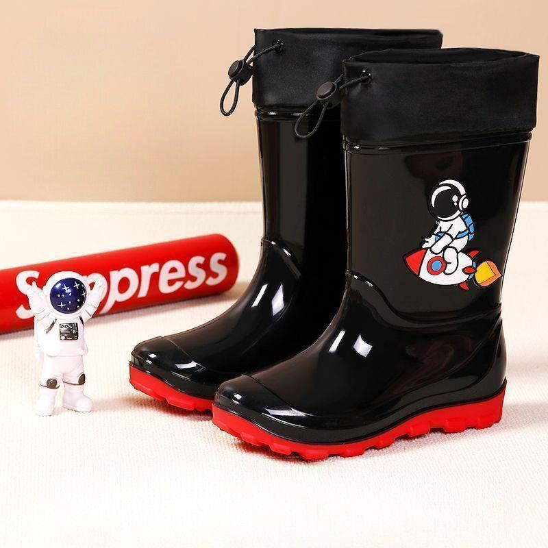 رین بوت بلند لژدار لبه کش طرح فضانوردی رنگ مشکی  کد 21031