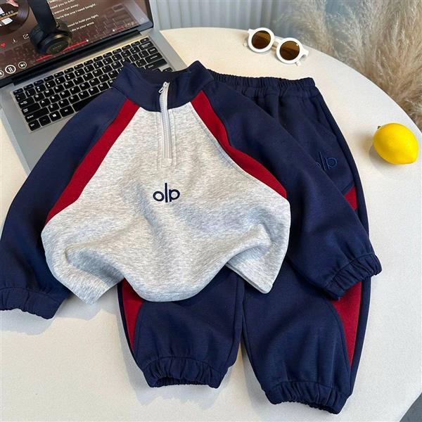 ست سویشرت نیم زیپ و شلوار اسلش طرح ola رنگ طوسی و سورمه ای کد 21040