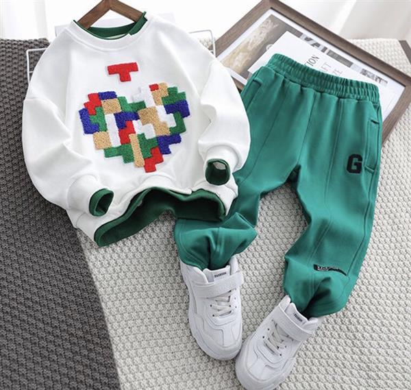 ست دورس سفید طرح قلب بافت برجسته رنگارنگ با شلوار اسلش گت دار سبز کد 21114