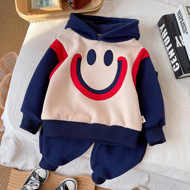 ست هودی و شلوار داخل کرکی طرح SMILE رنگ شیری و سورمه ای کد 21137