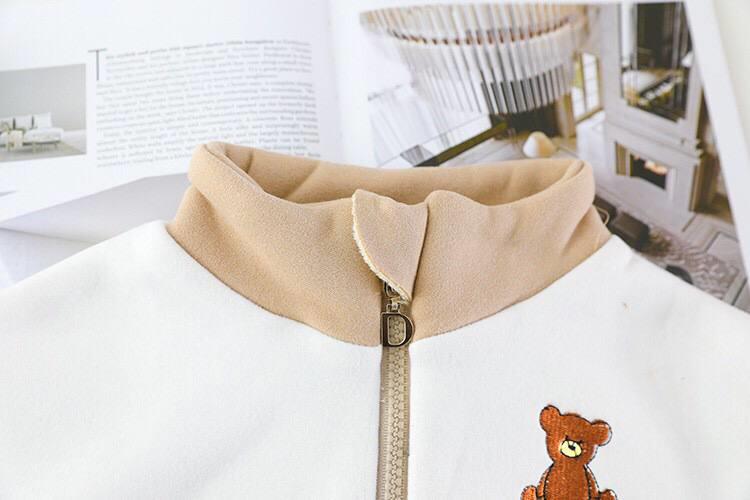 ست سویشرت و شلوار حوله ای داخل لاینردار طرح LUCKY BEAR رنگ کرم کد 21174