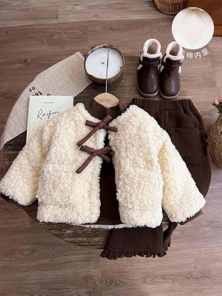 ست سه تیکه کاپشن شیری و بلوز پنبه ای قهوه ای و شلوار کبریتی ضخیم دمپا قهوه ای کد 21209