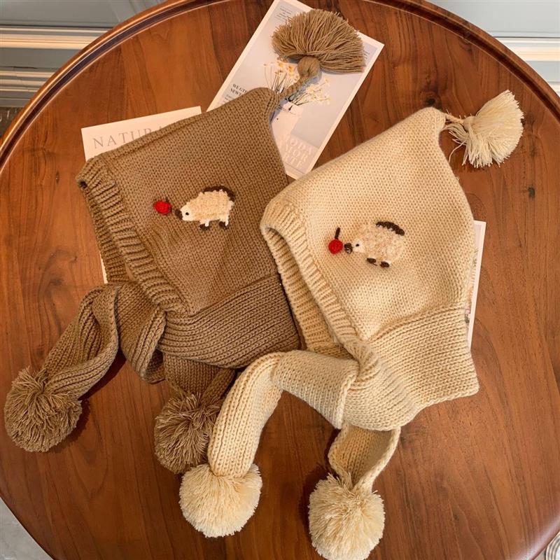 کلاه بافت با شال گردن یکسره پوم دار کد 21235