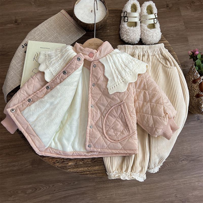 ست  کاپشن صورتی کمرنگ یقه بافت سفید با شلوار کبریتی ضخیم قهوه ای کد 21392