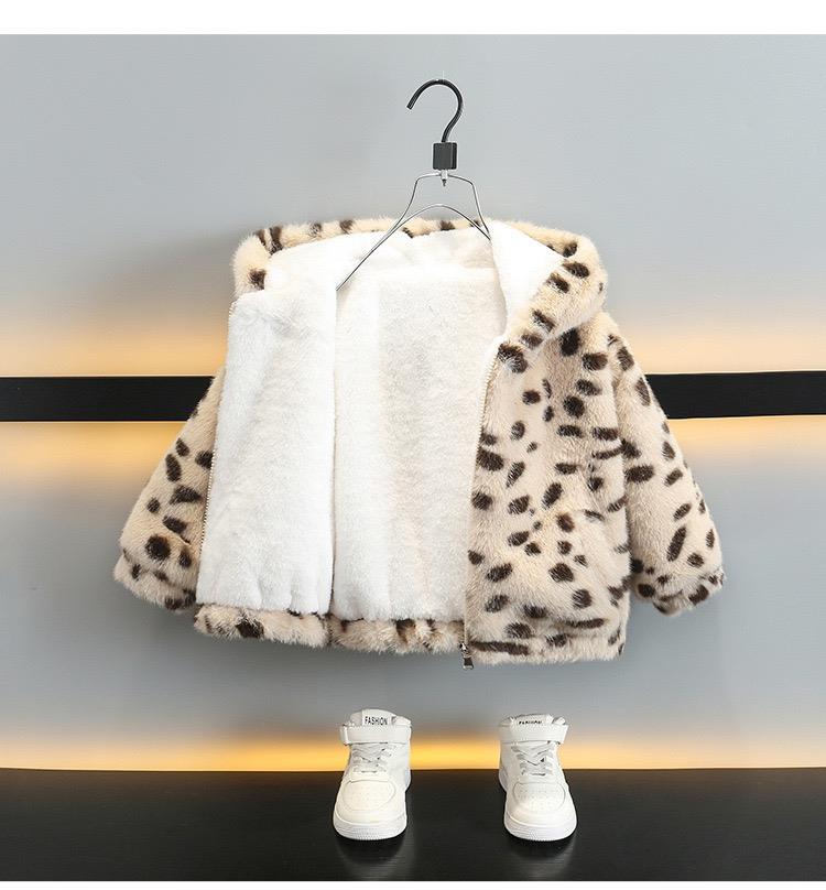 ست کاپشن خز پلنگی کرم و قهوه ای و0 شلوار ضمیم لاینردار چهارخونه  قهوه ای کد 21436