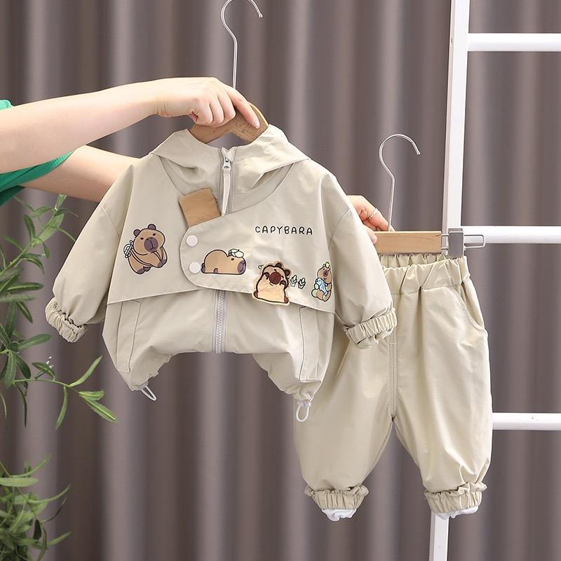 ست بارونی کلاهدار و شلوار ضداب طرح CAPYBARA رنگ کرم کد 21469