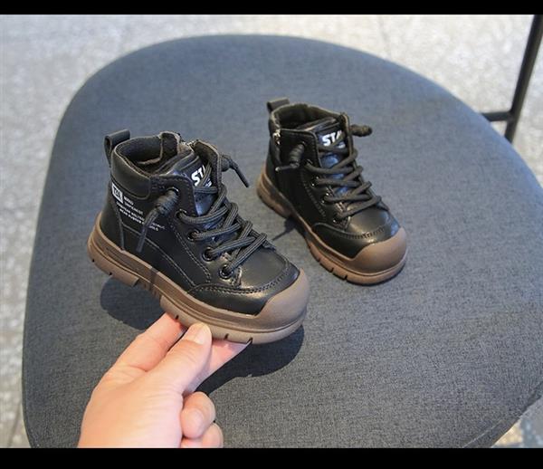 بوت چرم ضداب بندی داخل کرکی طرح STAR رنگ مشکی  و قهوه ای کد 21493