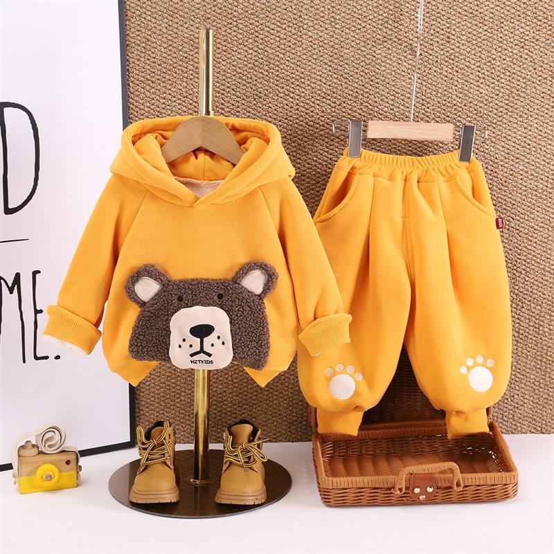 ست هودی و شلوار داخل پشمی طرح خرس اخمو رنگ خردلی کد 21528