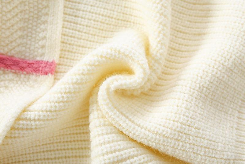 ست بلوز شیری و دامن قهوه ای  بافت عروسکی گل لاله با نوار رنگی کد 21554