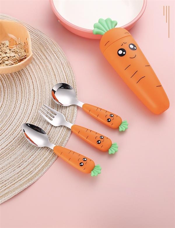 پک  قاشق و چنگال و قاشق خوراک مایع استیل و جای هویجی نارنجی کد 21572