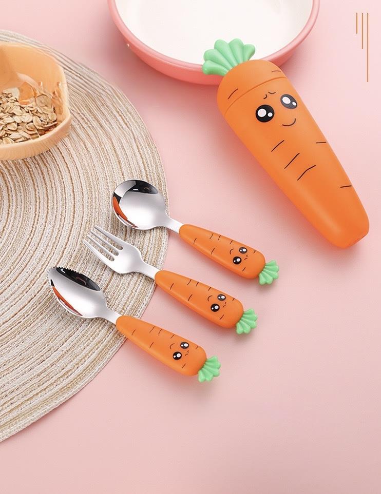 پک  قاشق و چنگال و قاشق خوراک مایع استیل و جای هویجی نارنجی کد 21572