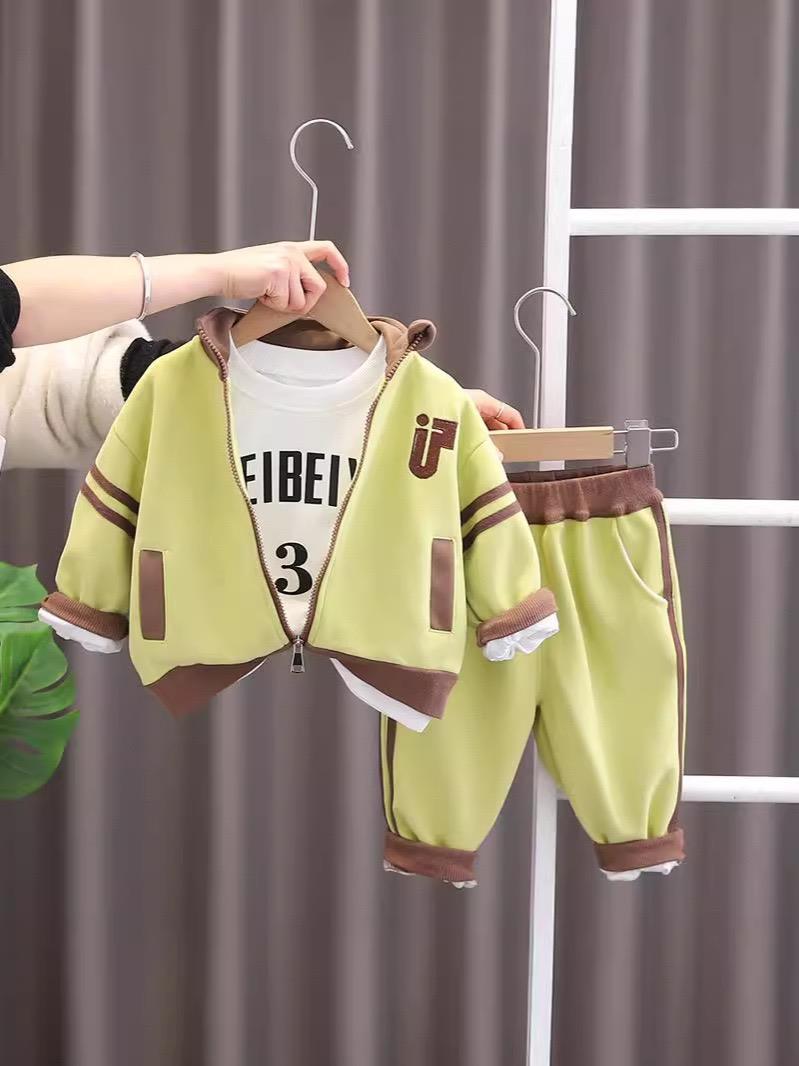 ست سه تیکه بلوز نخی سفید و  سویشرت و شلوار اسلش کت دار طرح U رنگ سبز و قهوه ای کد 21604