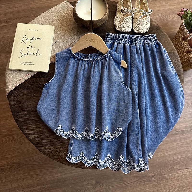 ست تاپ و شلوار جین عروسکی پایین نوار گلدوزی رنگ ابی کد 21691