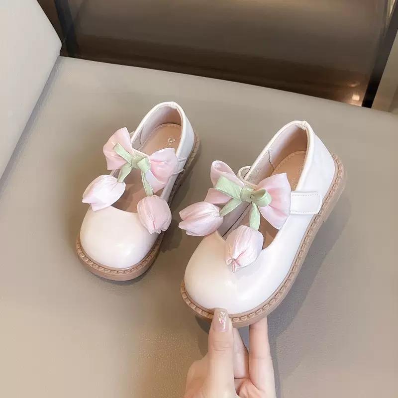 کفش عروسکی چرم کرم با گل لاله برجسته صورتی کد 21720