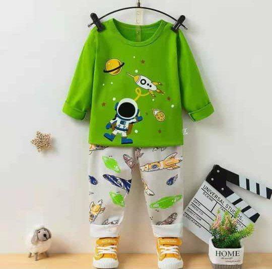 ست نخی بلوز سبز و شلوار طوسی طرح موشک و فضانورد سایز کوچک کد 7368